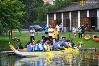 Для захисників з сім’ями провели сплав на байдарках на озері біля Львова – 03