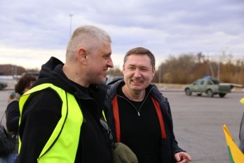 Литовські волонтери передали на Львівщину понад 40 позашляховиків для фронту