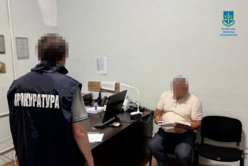 Четверо посадовців лісгоспу вирубали лісу на Львівщині на 42 млн грн – 01