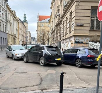 Хаотичне паркування. Фото: Mykola Kit