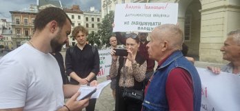 Ліворуч - Євген Бойко. По центру - Антон Коломєйцев. Праворуч - Олег Садовий