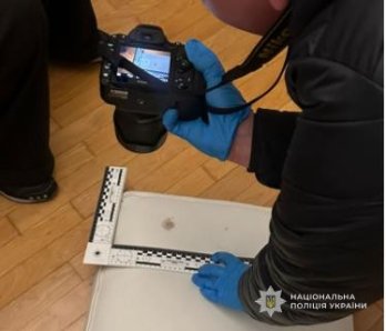 Двоє мешканців Львівщини шантажували чоловіка і вимагали 120 тис. доларів неіснуючого боргу – 06