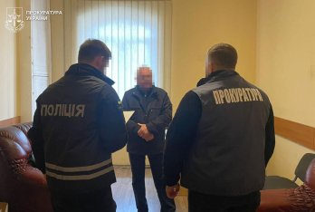Посадовця «Укрзалізниці» викрили на поборах із працівників туалетів і парковки львівського вокзалу – 01