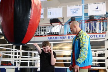 Музей нагород львівського чемпіона світу з боксу відкрили після оновлення – 01