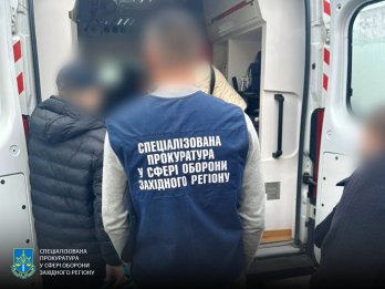 На Львівщині жінка за 25 тисяч доларів оформляла фіктивні довідки ухилянтам – 02