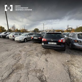 У Львові судитимуть 33-річного чоловіка за перепродаж авто завезених як гуманітарна допомога – 03