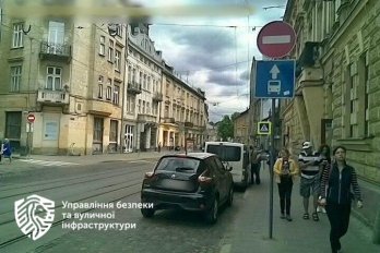 У Львові назвали ТОП-5 вулиць, де водії найчастіше паркуються на смугах для маршруток – 05