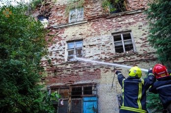 У ДСНС поділились подробицями пожежі на території заводу "ЛАЗ" на Стрийській – 02