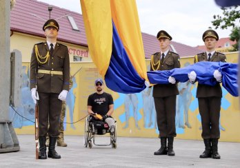 На Львівщині урочисто підняли найбільший в області Державний Прапор – 01
