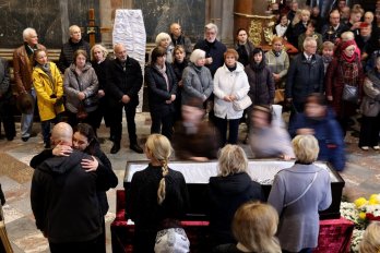 Сотні львів'ян прийшли попрощатися з актором та режисером Федором Стригуном – 01