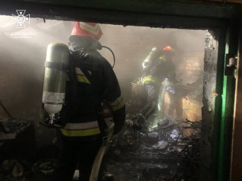 У селі під Львовом виникла пожежа, згоріла будівля – 01