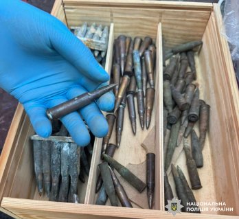 На Львівщині викрили торговця зброєю, який надсилав револьвери поштою – 03