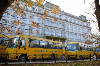 Львівщина закупила 126 шкільних автобусів на понад 300 млн грн – 03