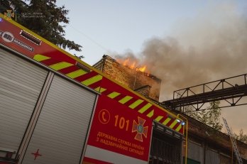 У ДСНС поділились подробицями пожежі на території заводу "ЛАЗ" на Стрийській – 06