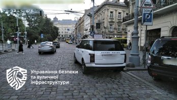 У Львові назвали ТОП-5 вулиць, де водії найчастіше паркуються на смугах для маршруток – 01