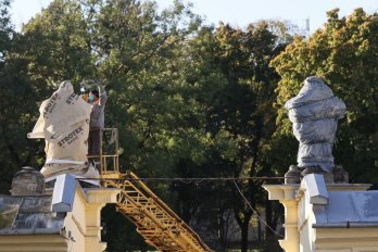 Лишайник на скульптурах: у Львові перевірили фігури на соборі Святого Юра – 05