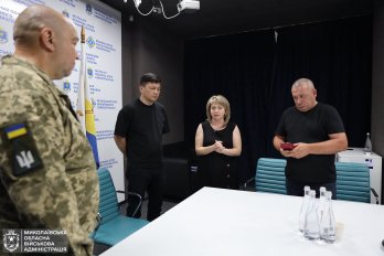 Батьки Героя отримують посмертні нагороди сина