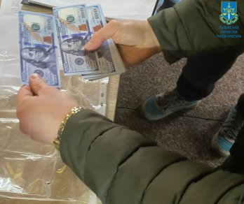 На Львівщині злочинці за 13 тис. доларів продавали ухилянтам посвідчення волонтера – 01