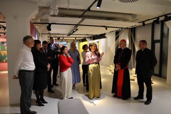 Спецпредставник Святого Престолу першим оглянув нову виставку в Zenyk Art Gallery – 06