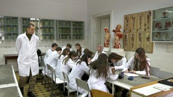 Майор медслужби ЗСУ проводить заняття для студентів Львівського медичного університету: історія Максима Логаша – 01