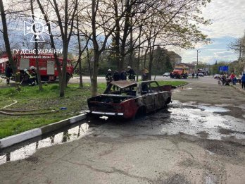 Знищений вогнем автомобіль «ВАЗ 2103»