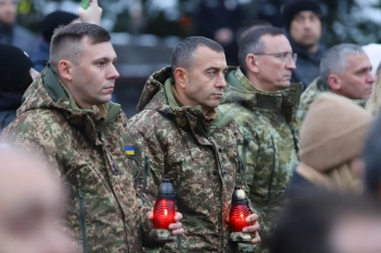 «Запали свічку пам’яті»: львів’яни доєднались до загальнонаціонального дня скорботи – 09