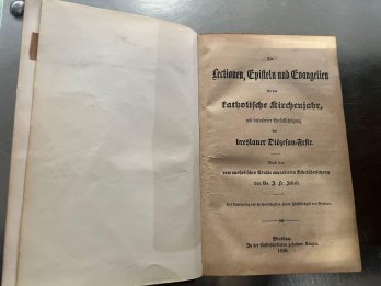 У «Шегинях» затримали контрабанду книг XVIII століття – 04