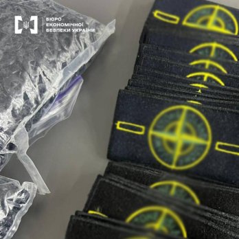 На Львівщині викрили виробництво підробок Moncler та Apple на 98 млн грн – 01