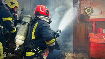 Поблизу Львова рятувальники ліквідували масштабну пожежу на складі – 03