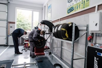 В училищі на Львівщині відкрили сучасний центр підготовки автомеханіків – 02