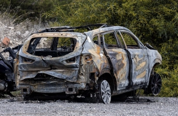 Автомобіль, який використовували вбивці пілота, знайшли спаленим. Фото: Alex Dominguez/Reuters