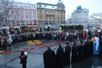 «Запали свічку пам’яті»: львів’яни доєднались до загальнонаціонального дня скорботи – 01