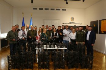 Зі Львівщини захисникам передали ще 310 FPV-дронів у межах проєкту "Пташки Перемоги"