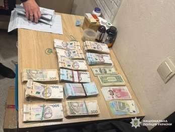 Сімейний наркобізнес: на Львівщині викрили плантацію конопель – 09