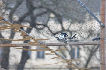 Антидронова сітка, дрон і кардіограма: у центрі Львова відкрили нову арт-інсталяцію – 02