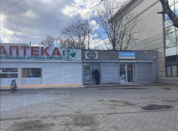 Біля аптек і посеред вулиць: де в Україні нелегально продають сигарети – 13
