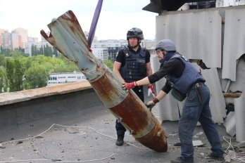 З даху харківської багатоповерхівки зняли 300-кілограмову авіабомбу – 02