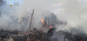 У селі біля Львова зайнялася пожежа в будівлі (фото) – 01