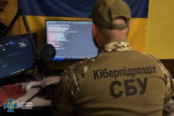 На фото викриття шахрайського колцентру