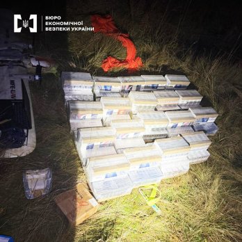 На Львівщині затримали батька та сина за контрабанду сигарет дронами – 01