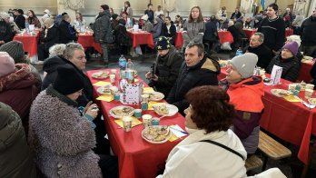 На Різдво у Львові організували благодійні обіди для потребуючих та самотніх людей – 02