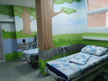 У львівському Охматдиті відкрили передопераційну кімнату, де дітей поруч із рідними вводитимуть у медикаментозний сон – 03