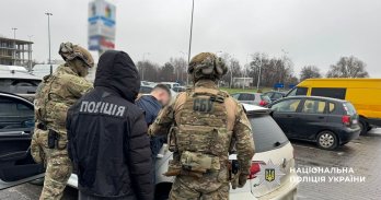 Трьох мешканців Львівщини викрили на торгівлі автоматами Калашникова – 06
