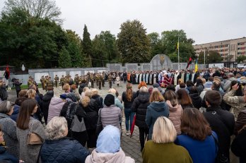 У День захисників і захисниць у Львові на Марсовому полі вшанували загиблих воїнів – 01