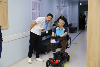 Медзаклади Львівщини отримали 50 нових електроскутерів для людей з інвалідністю – 02