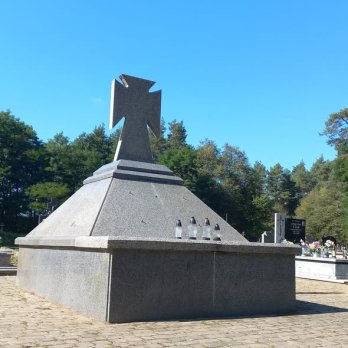 Фото проведення робіт на цвинтарі
