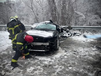 На Закарпатті в ДТП з автобусом "Хуст-Львів" загинула 22-річна водійка – 02