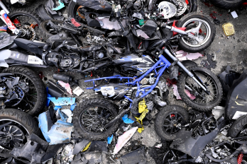 У Нью-Йорку знищили 100 мотоциклів, заборонених на вулицях міста – 01