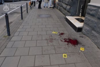 Випадкові перехожі у Львові врятували 56-річного чоловіка з ножовим пораненням – 02