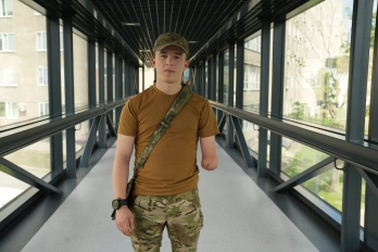 У Львові 20-річному захиснику з Житомира встановили біонічний протез руки – 03